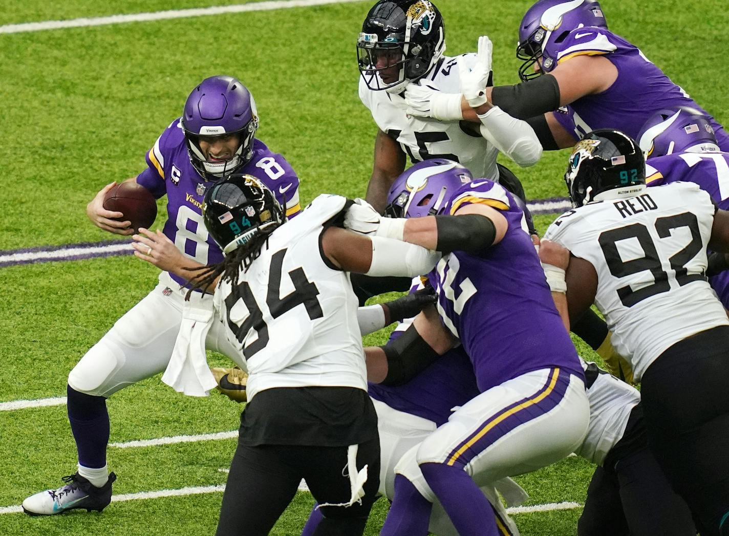 Minnesota Vikings quarterback Kirk Cousins (8) scrambled as the pocket around him collapsed in the second quarter. ] ANTHONY SOUFFLE • anthony.souffle@startribune.com