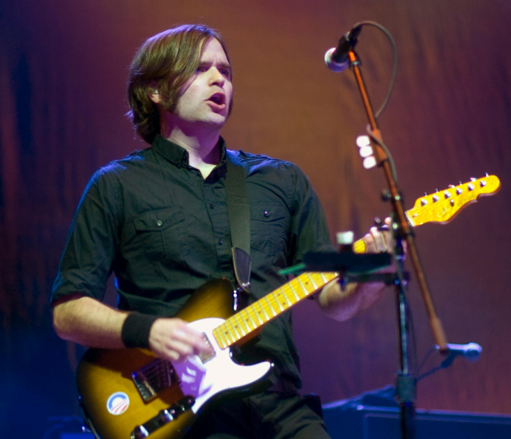 Frontman Ben Gibbard, sans his usual specs, and the rest of the Seattle band Death Cab for Cutie ripped through the first half-hour of the set at the Orpheum in Minneapolis on Monday night.