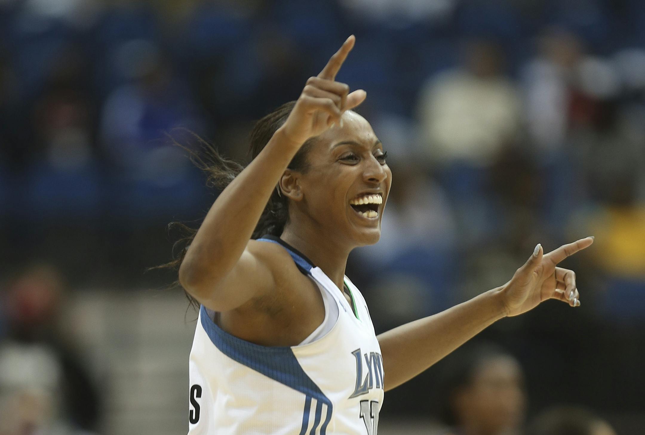 Candice Wiggins celebrated after taking a big lead during the second quarter.