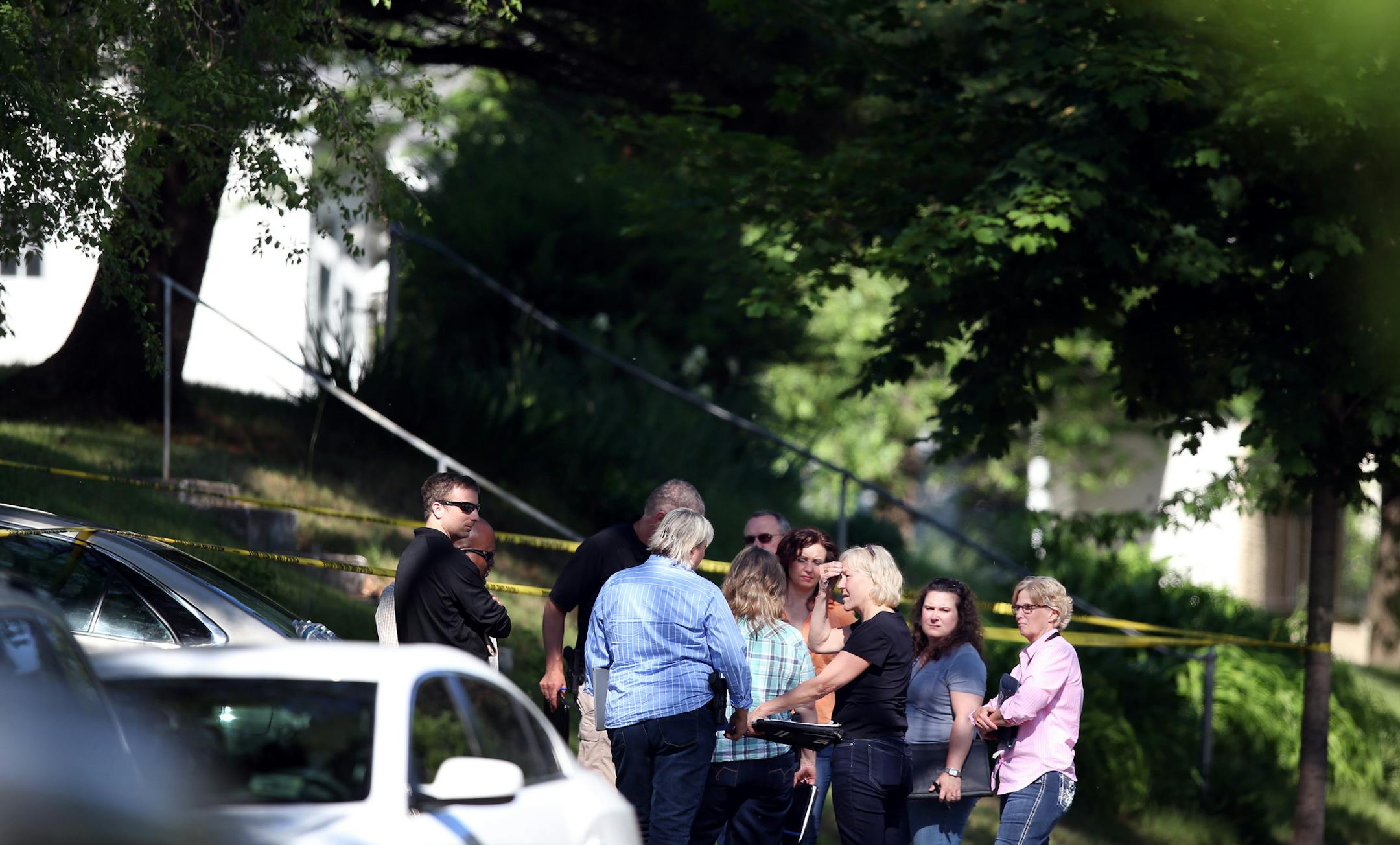 St. Paul Police and Minnesota BCA gathered at the scene in the 2100-block of Minnehaha Avenue East were a a male was shot and killed by a St. Paul Police officer Thursday, May 26 2016 in St. Paul, MN.] Jerry Holt /Jerry.Holt@Startribune.com