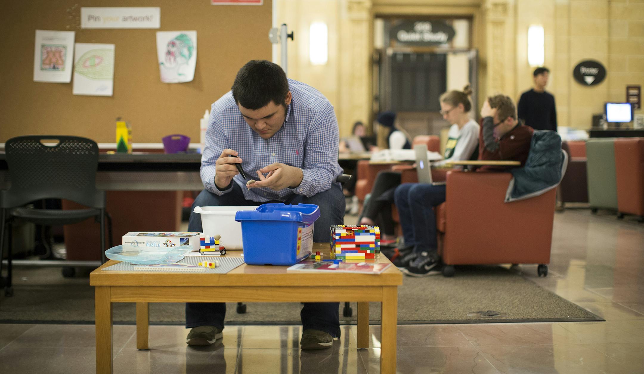 Sophmore Daniel Fabres took a break from studying for his his biogeography final by playing with moldable sand in a "relaxation room" at Walter Library at the University of Minnesota on Tuesday, December 15, 2015, in Minneapolis, Minn. ] RENEE JONES SCHNEIDER &#x2022; reneejones@startribune.com ORG XMIT: MIN1512152125390016