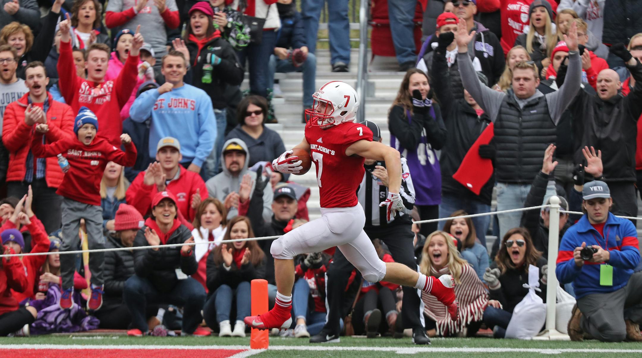 Andrew VanErp ran in for a Johnnies touchdown which made the score 19-7 in the second quarter.
St. John's topped St. Thomas 40-20 in the MIAC battle of the Johnnies and Tommies football game in Collegeville, Minn. ] Shari L. Gross &#xef; shari.gross@startribune.com The Johnnies-Tommies MIAC rivalry continued as St. Thomas traveled to Collegeville to face St. John's on Saturday, October 13, 2018.