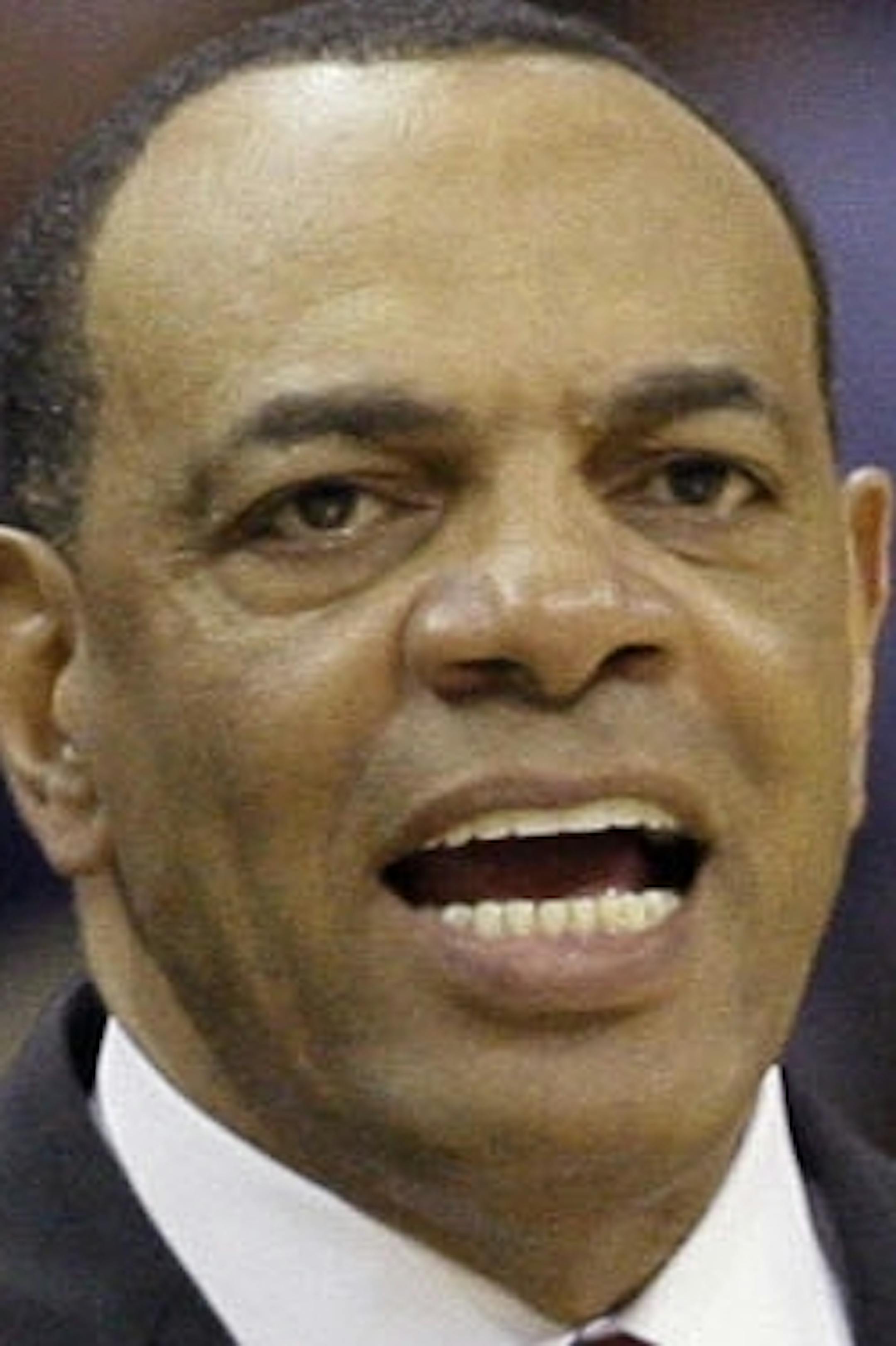 Memphis Grizzlies coach Lionel Hollins, talks to Jerryd Bayless (7) during overtime in Game 3 of the Western Conference finals NBA basketball playoff series against the San Antonio Spurs, in Memphis, Tenn., Saturday, May 25, 2013. The Spurs defeated the Grizzlies 104-93 in overtime. (AP Photo/Danny Johnston) ORG XMIT: TNDJ209