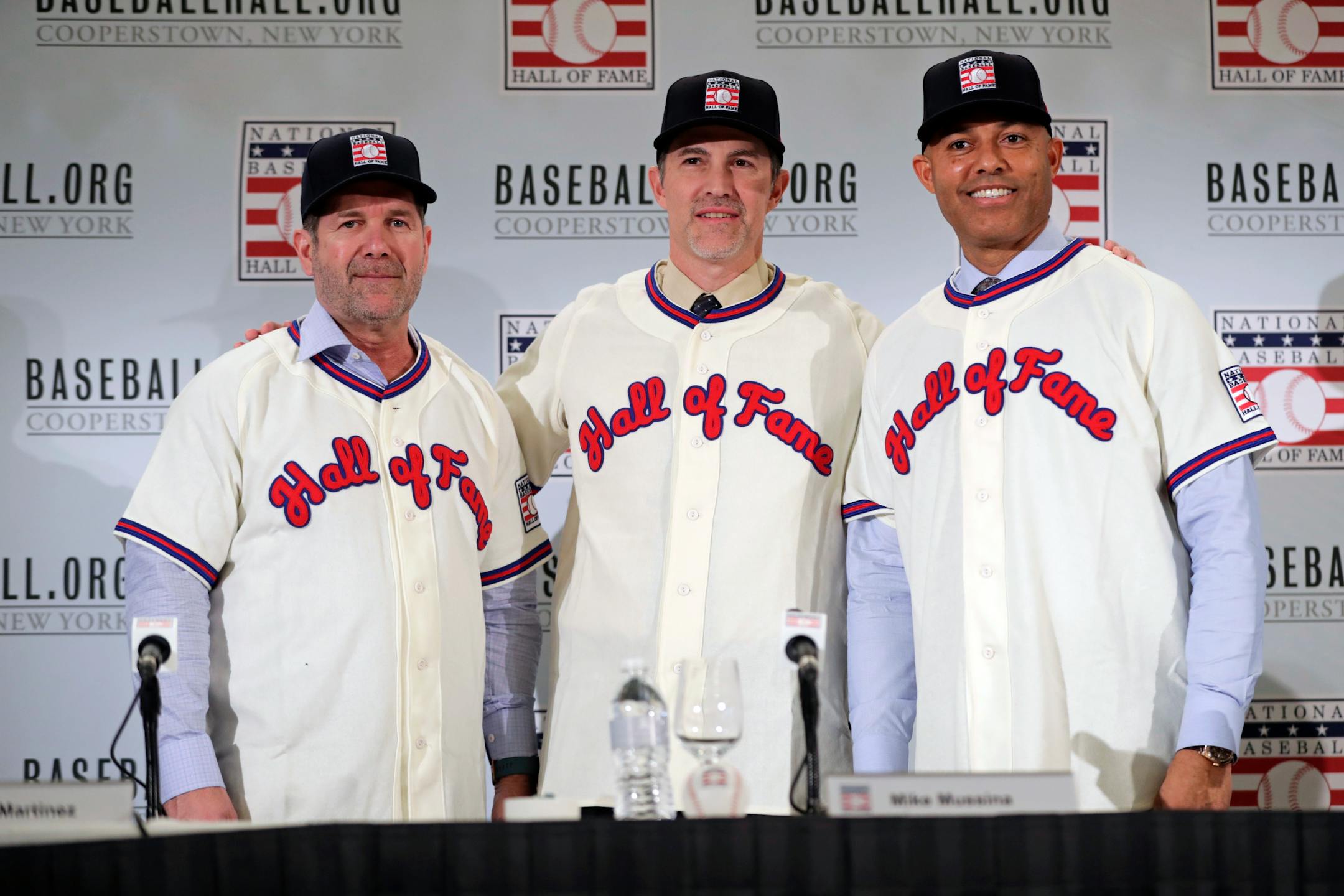 Baseball Hall of Fame inductees Edgar Martinez, left, Mike Mussina, center, and Mariano Rivera, right, pose for photographs during news conference Wednesday, Jan. 23, 2019, in New York. (AP Photo/Frank Franklin II)
