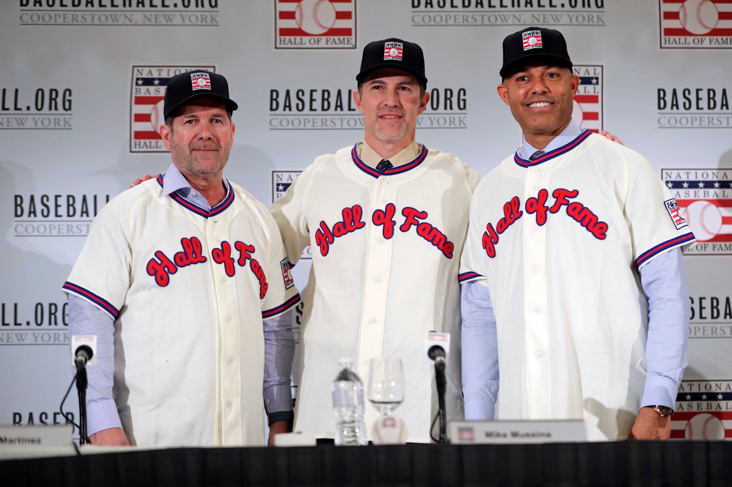 Baseball Hall of Fame inductees Edgar Martinez, left, Mike Mussina, center, and Mariano Rivera, right, pose for photographs during news conference Wednesday, Jan. 23, 2019, in New York. (AP Photo/Frank Franklin II)