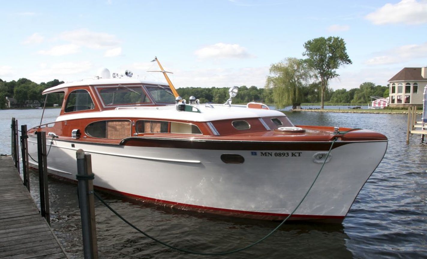 1953 Chris-Craft Commander Cruiser