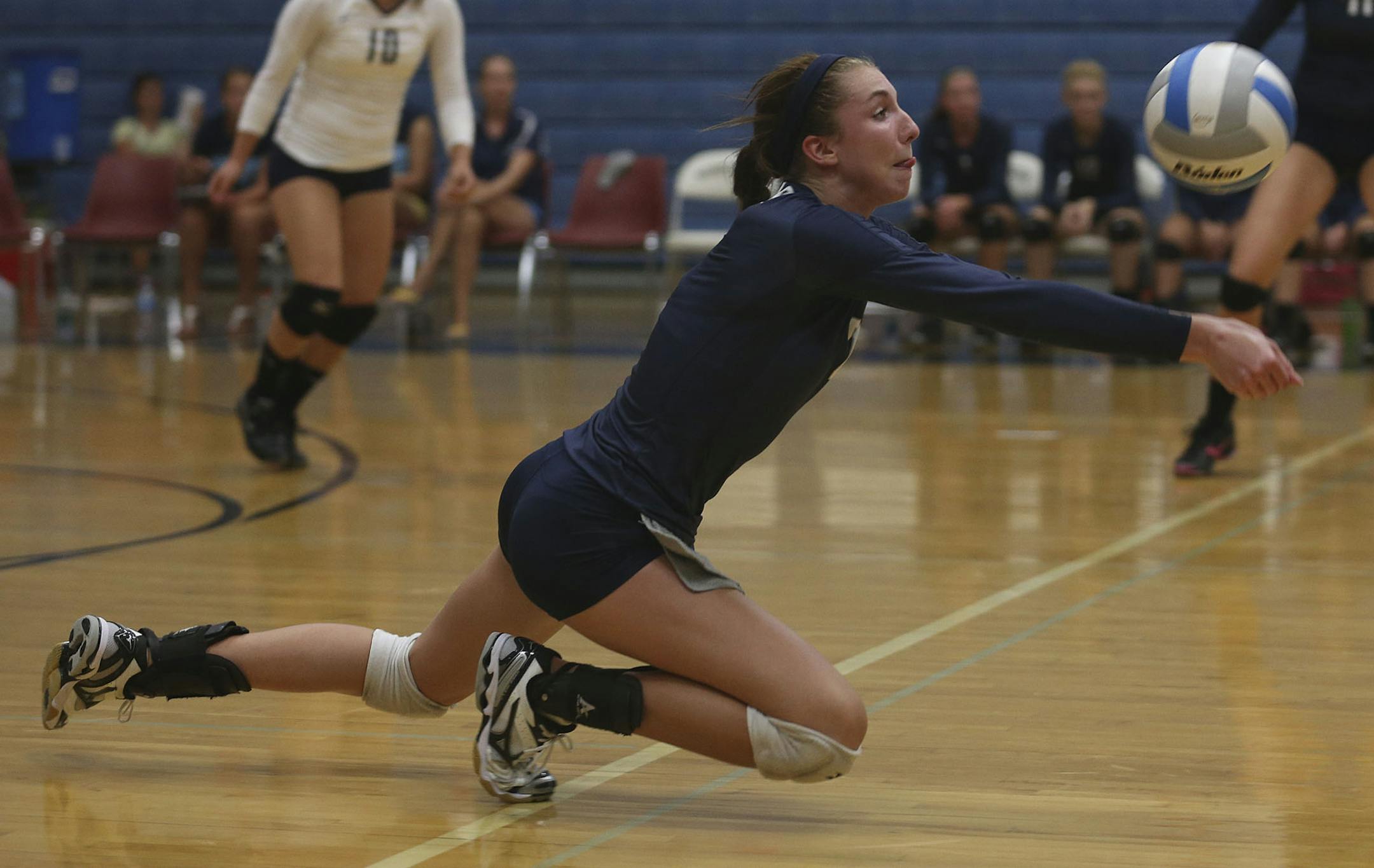 Sydney Hilley, freshman volleyball player at Champlin Park bumped the ball after a serve during the second set against Roseville High School in Roseville, Min., Tuesday, August 27, 2013. ] (KYNDELL HARKNESS/STAR TRIBUNE) kyndell.harkness@startribune.com