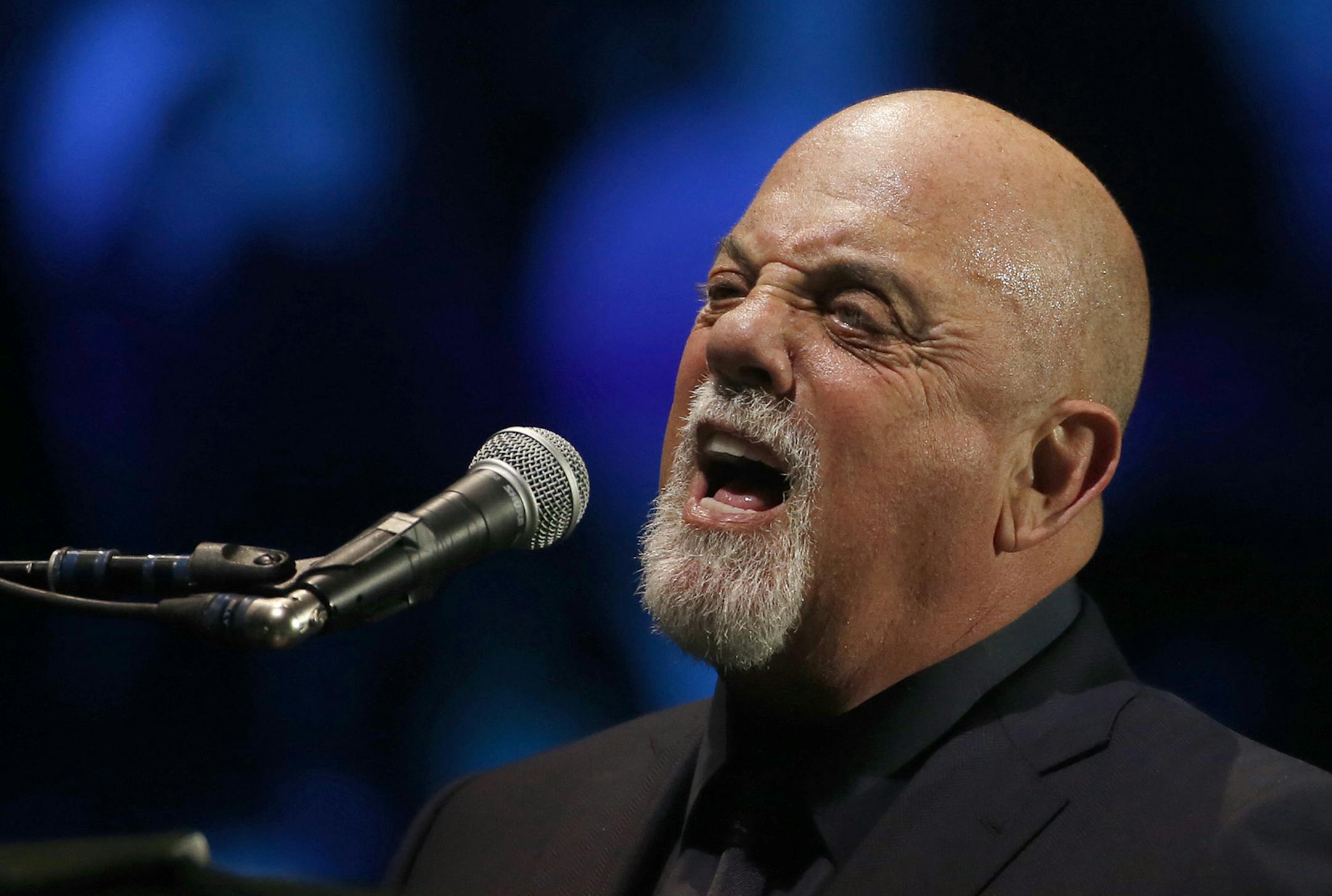 Billy Joel performed at the Target Center. ] (KYNDELL HARKNESS/STAR TRIBUNE) kyndell.harkness@startribune.com Billy Joel performed at the Target Center in Minneapolis Min., Saturday, May 16, 2015.