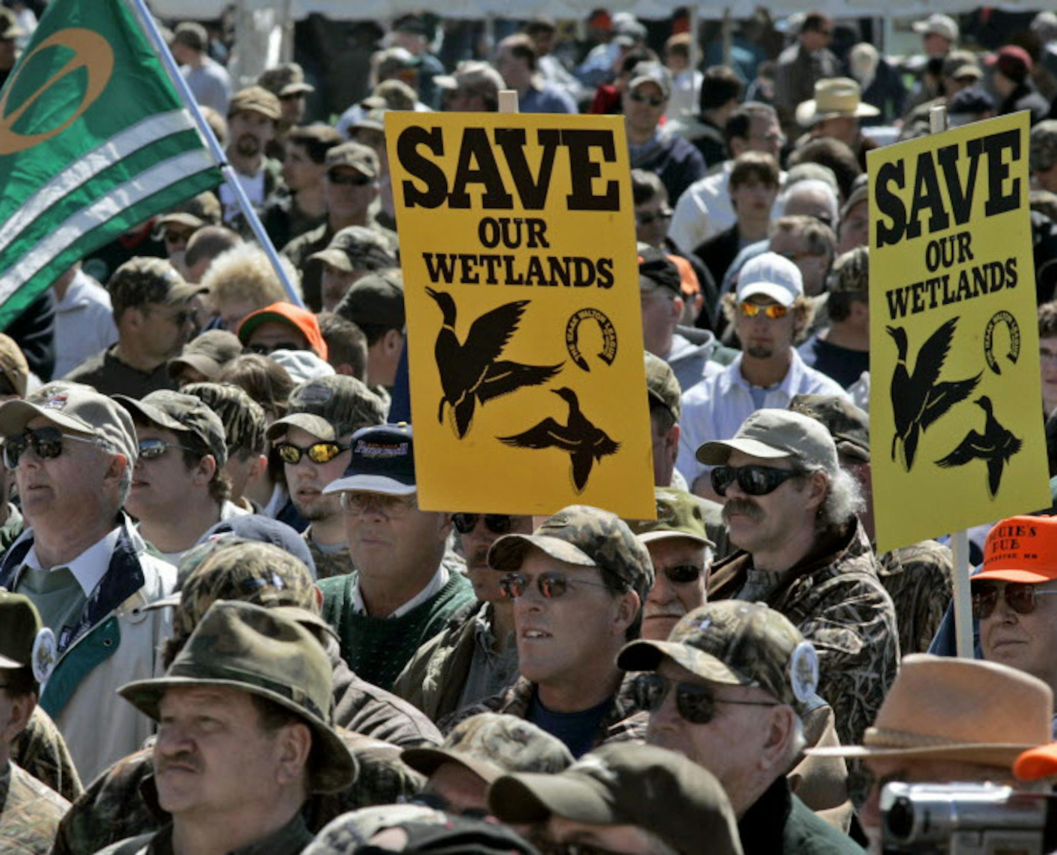 Jim Gehrz/Minneapolis Star Tribune -- April 2, 2005/St. Paul/1:00PM -- Thousands gather at the Minnesota State Capitol Mall for the Rally for Ducks, Wetlands and Clean Water on April 2, 2005. In addition to a formal program that featured various speakers, the event included a duck calling contest, casting for kids competition and food and informational booths. As many as 6,000 attended. ORG XMIT: MIN2015040312221461