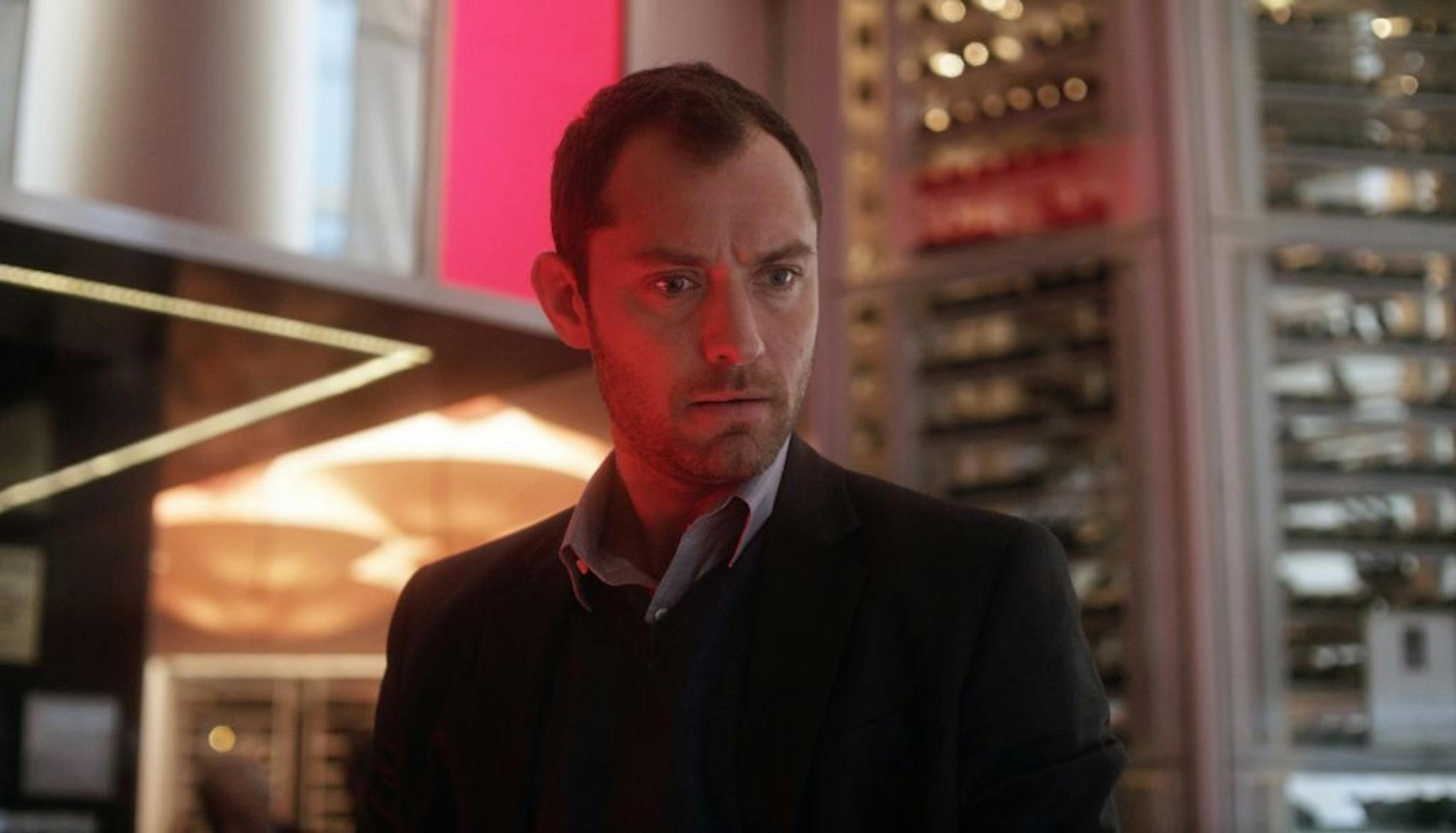 This film image released by Open Road Films shows Jude Law in a scene from "Side Effects." (AP Photo/Open Road Films) ORG XMIT: MIN2013020517143788