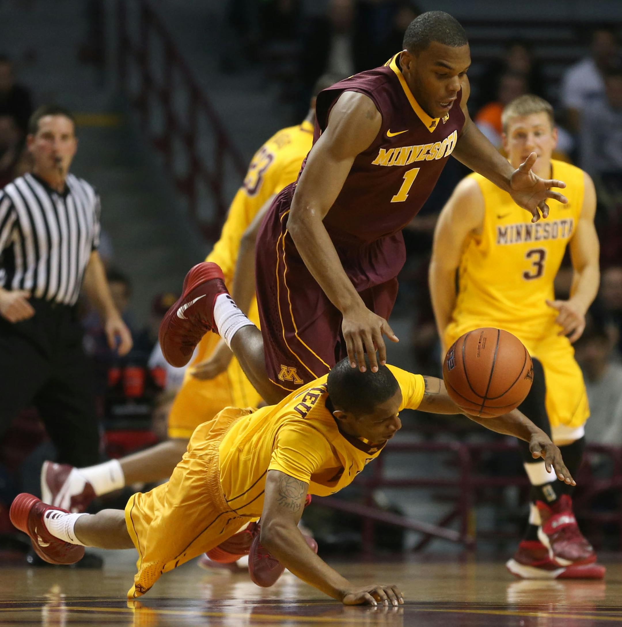 Gold Gopher Deandre Mathieu and Maroon Gopher Andre Hollins dove after a loose ball during the first half of the Gopher's scrimmage at Williams Arena in Minneapolis Min., Friday, October 18, 2013. ] (KYNDELL HARKNESS/STAR TRIBUNE) kyndell.harkness@startribune.com