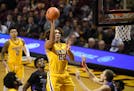 Gophers center Reggie Lynch (22) rose above Niagara Purple Eagles defenders to hit a shot in the first half.