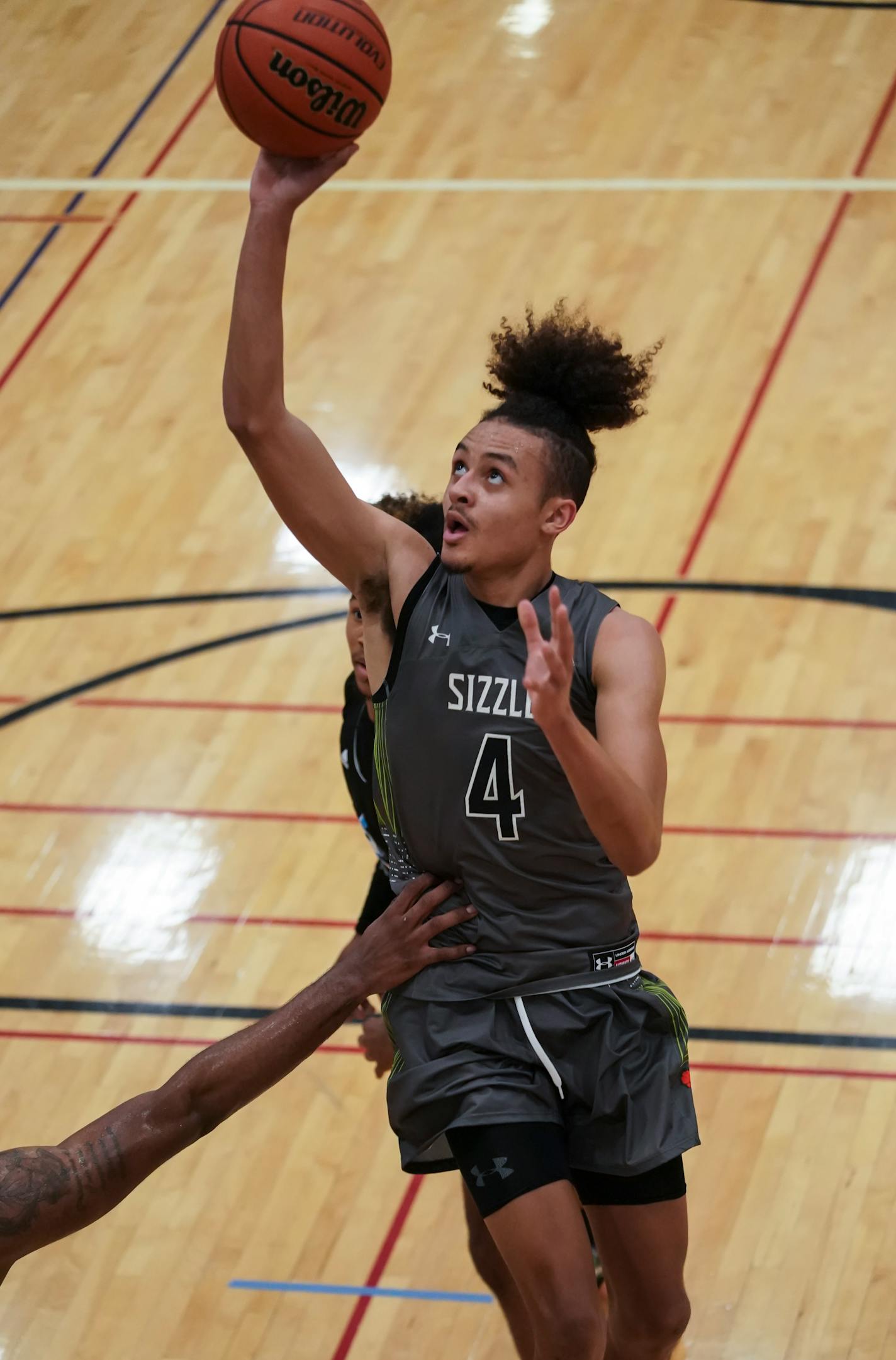 Braeden Carrington(4) played for the Grassroots Sizzle during the Minnesota Showcase tournament in Bloomington, Minn., on Friday, May 21, 2021.