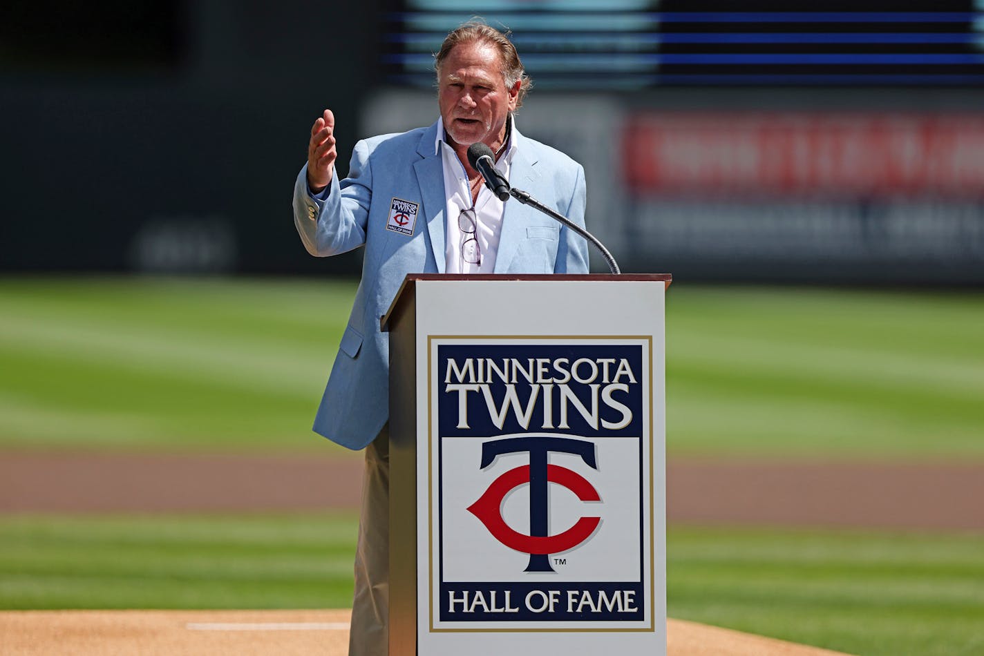 Former Minnesota Twins player Dan Gladden speaks after being inducted into the Twins Hall of Fame, Sunday, Aug. 21, 2022, in Minneapolis. (AP Photo/Stacy Bengs)