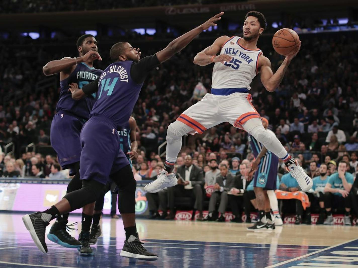 New York Knicks guard Derrick Rose (25) makes an off-balance pass against Charlotte Hornets forward Michael Kidd-Gilchrist (14) during the third quarter of an NBA basketball game, Friday, Jan. 27, 2017, in New York. The Knicks won 110-107.