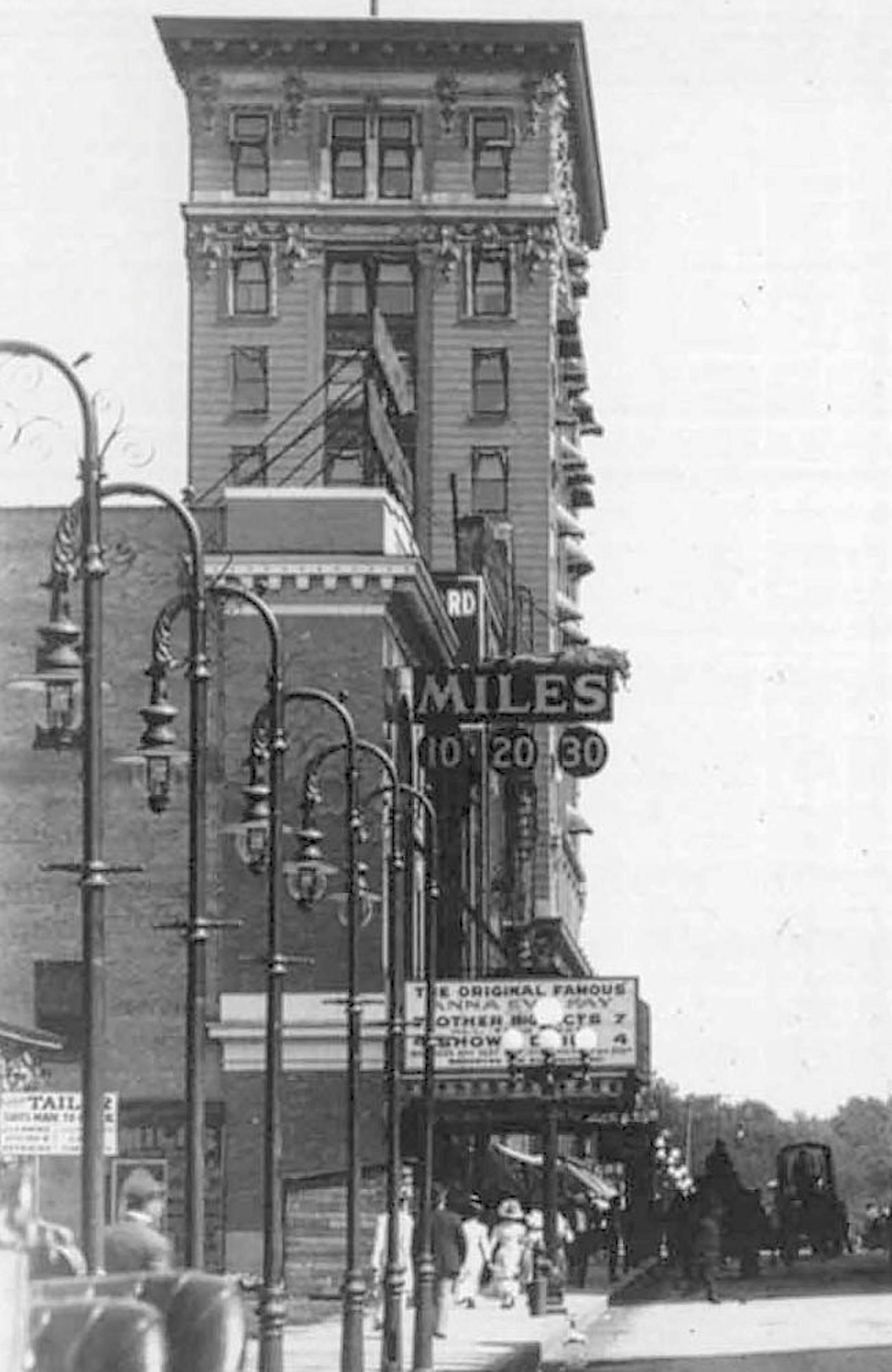 Donaldson's on 7th (1910 - 1982, 7th & Nicollet) There were three segments to the Donaldson's Block; the elegant, skinny building on the right was an ornate and urbane example of early 20th century retail / office skyscrapers. This view shows the tower standing alone; a massive addition in 1924 would fill out the rest of the block.
