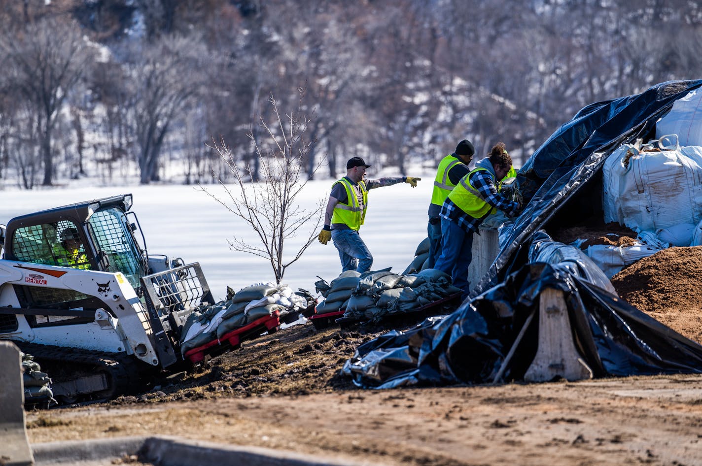 Crews erect and earth levy to be topped with sheeting and sandbags. ] MARK VANCLEAVE &#xa5; Stillwater has mobilized over 275 volunteers to help fill sandbags to combat expected flooding on the St. Croix river Thursday, Mar 21, 2019.