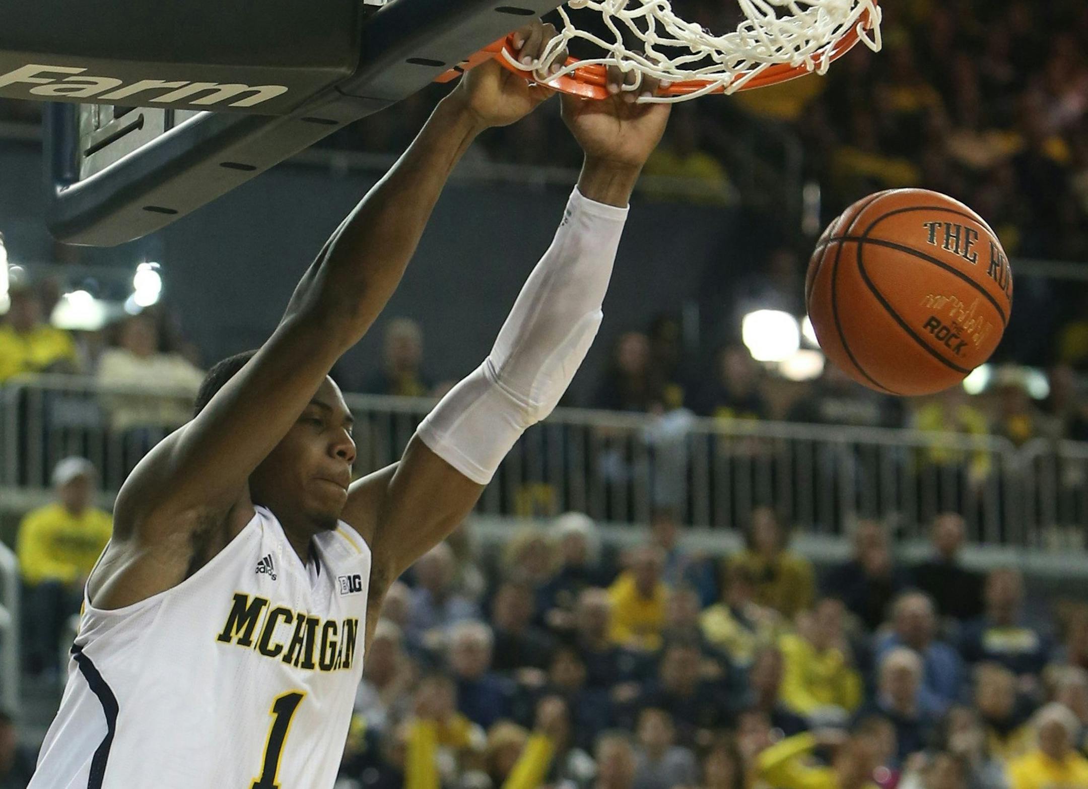 Michigan's Glenn Robinson III scores against Minnesota during second-half action on Saturday, March 1, 2014, at Crisler Arena in Ann Arbor, Mich. Michigan won, 66-56. (Kirthmon F.Dozier/Detroit Free Press/MCT)