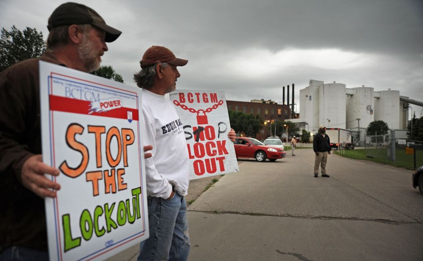 Union workers picketed in front of the main gate for Crystal Sugar in Crookston, Minn.