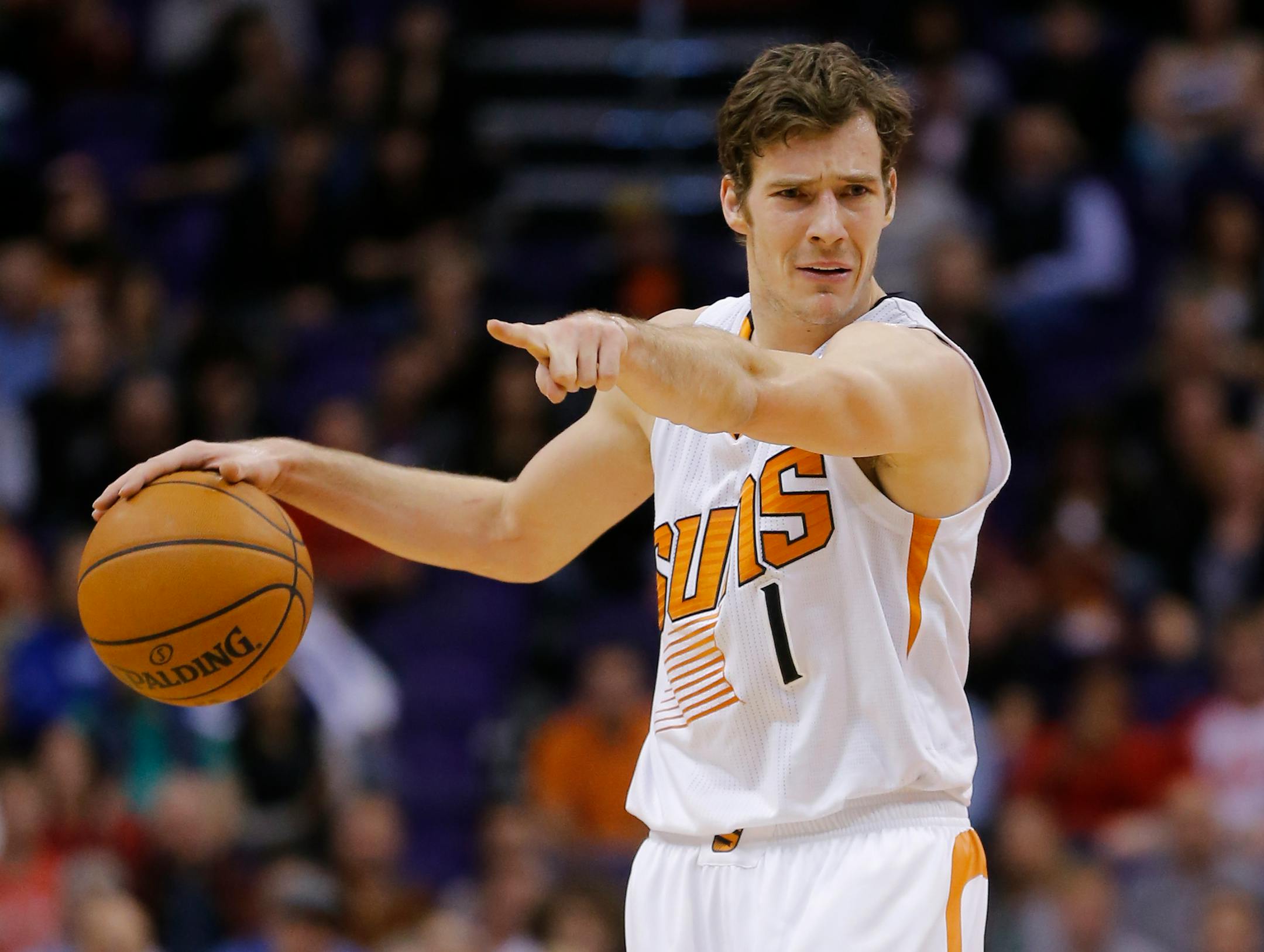 Phoenix Suns' Goran Dragic, of Slovenia, directs his teammates against the Memphis Grizzlies' during the second half of an NBA basketball game on Thursday, Jan. 2, 2014, in Phoenix. The Grizzlies won 99-91. (AP Photo/Matt York)