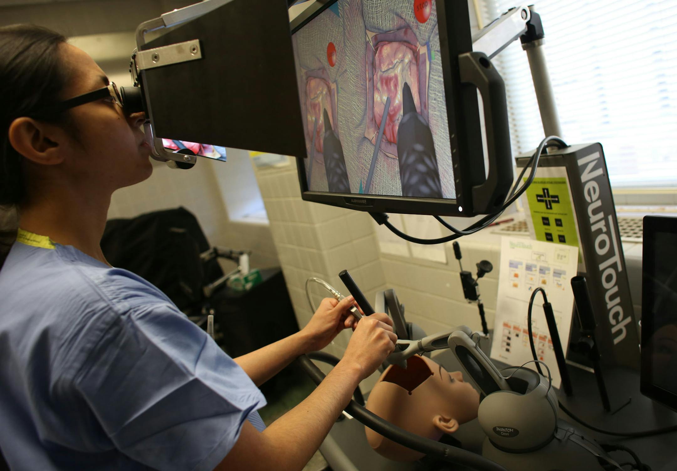 Paramita Das, surgery resident, worked on removal of a brain tumor a she demonstrated how the simulation surgery software works in the Mayo Memorial Building at the University of Minnesota, Friday, November 22, 2013. ] (KYNDELL HARKNESS/STAR TRIBUNE) kyndell.harkness@startribune.com