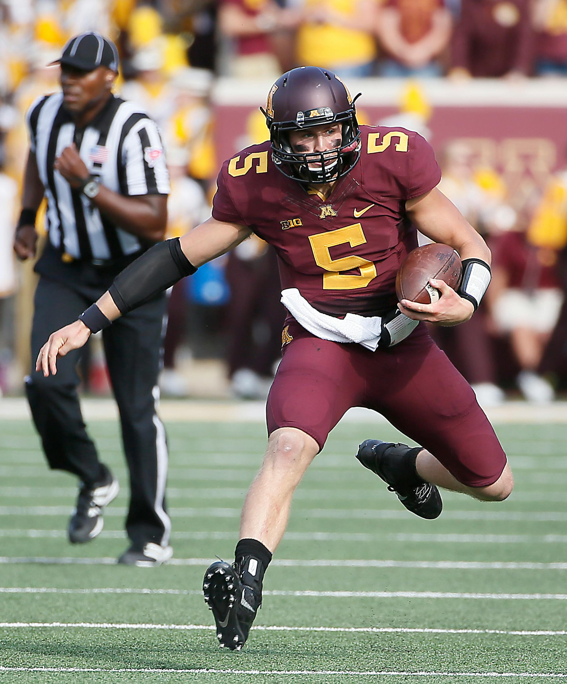 Gophers quarterback Chris Streveler (5) rushed for a first down in the second quarter.
