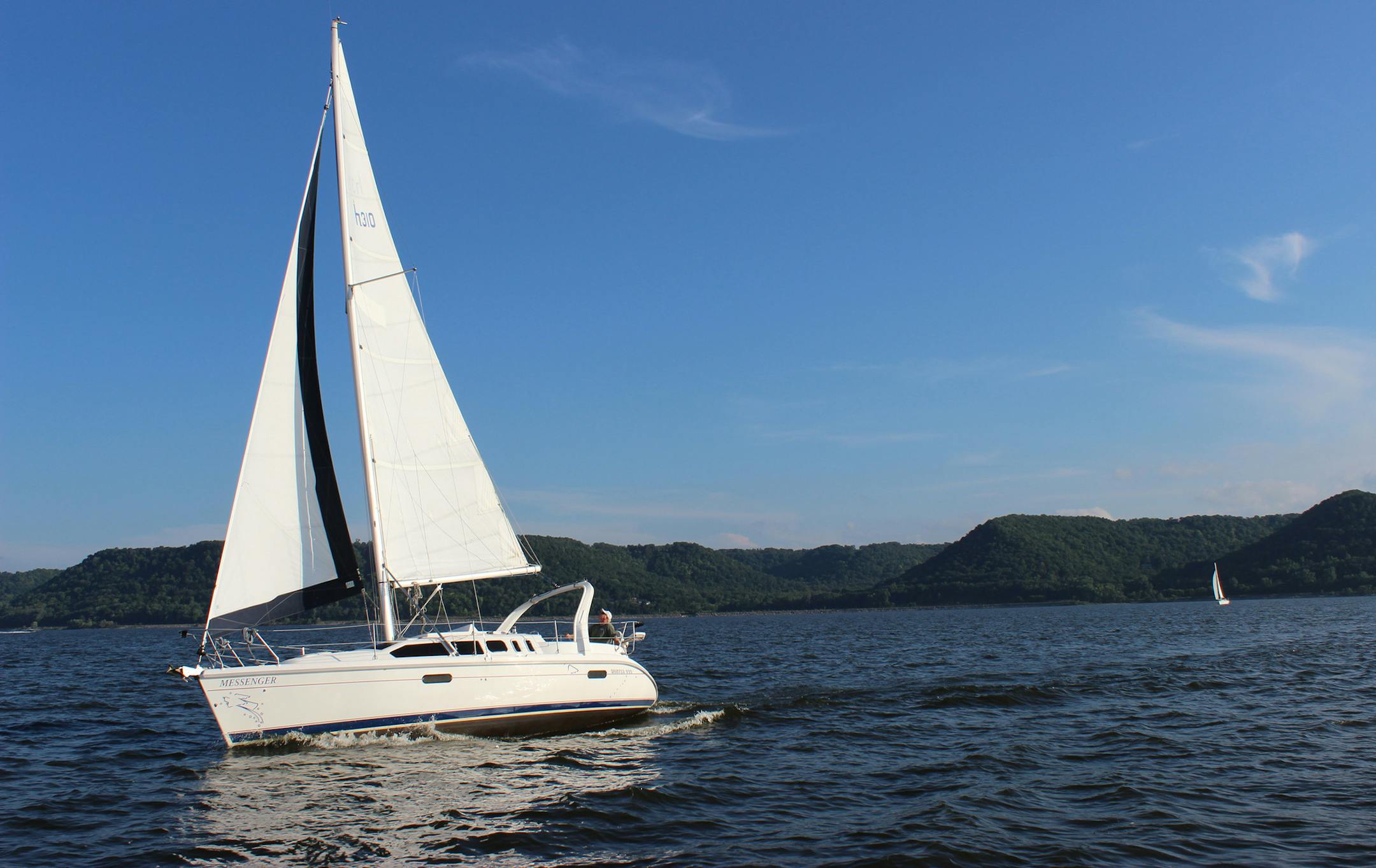 SAIL 8 Taking a cruise on the lake via Sail Pepin is the best way to experience the dramatic landscape around Lake Pepin. ] Harold Skjelbostad;