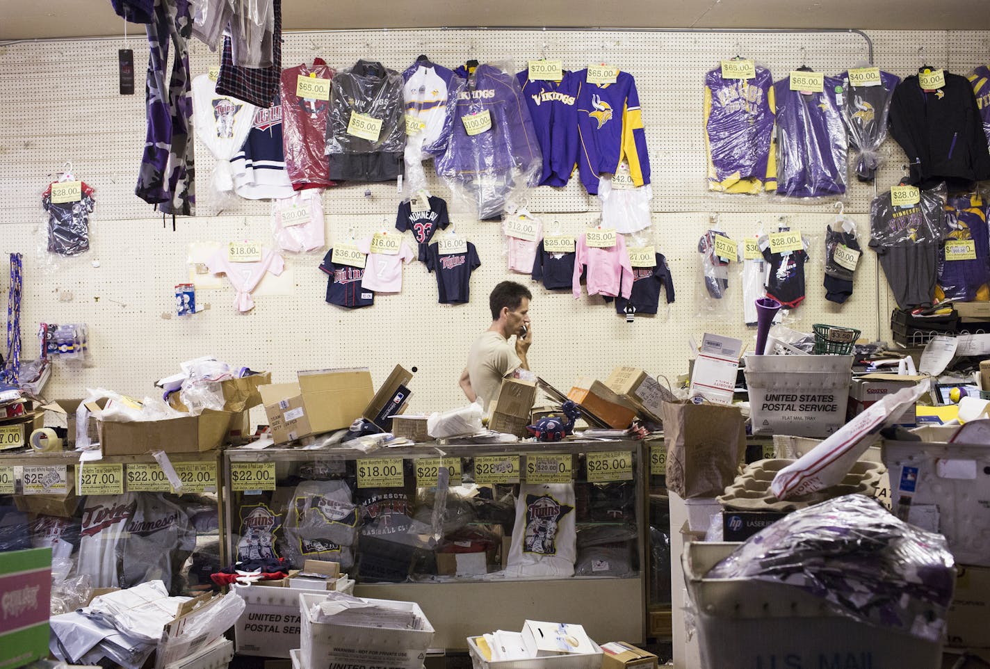 Ray Crump, Jr., president and son of Dome Souvenirs owner Ray Crump, packs up the merchandise at Dome Souvenirs in downtown Minneapolis on Friday, August 28, 2015. ] LEILA NAVIDI leila.navidi@startribune.com / BACKGROUND INFORMATION: Dome Souvenirs, the longtime sporting goods shop across from the former Metrodome, is moving to St. Louis Park.