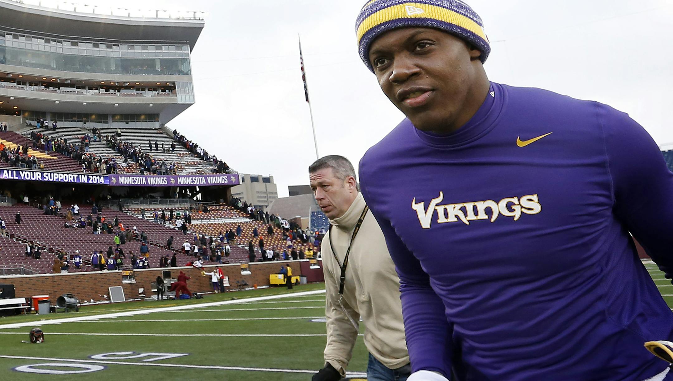 Minnesota Vikings quarterback Teddy Bridgewater (5) ran of the field at the end of the game. ] CARLOS GONZALEZ cgonzalez@startribune.com - December 28, 2014, Minneapolis, Minn., TCF Bank Stadium, NFL, Minnesota Vikings vs. Chicago Bears