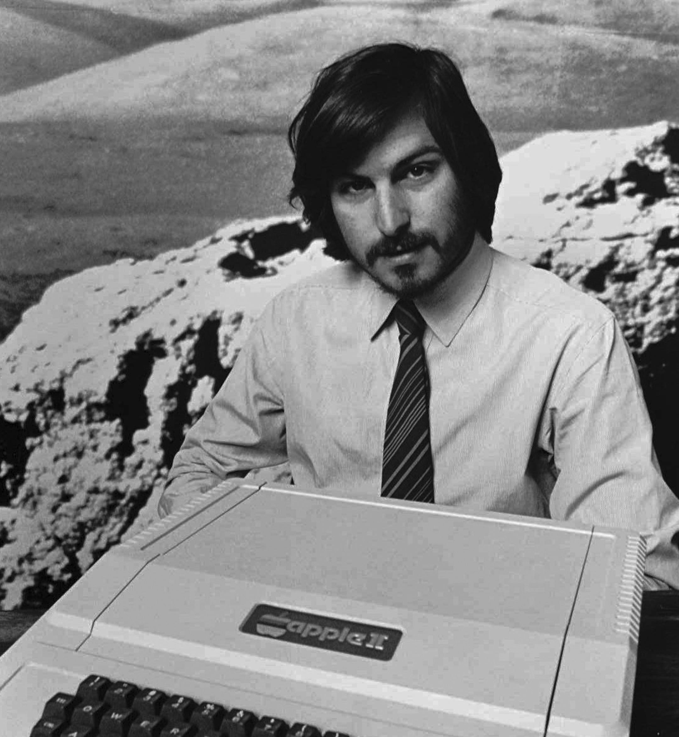 An undated handout photo from 1977 of Apple co-founder Steve Jobs with an Apple II computer. Top Apple brass are promoting the new unauthorized biography &#x201c;Becoming Steve Jobs,&#x201d; in which they criticize the depiction of Jobs in an earlier authorized biography, "Steve Jobs," by Walter Isaacson. (Apple via The New York Times) -- NO SALES; FOR EDITORIAL USE ONLY WITH STORY SLUGGED APPLE JOBS BOOK BY CHEN AND ALTER. ALL OTHER USE PROHIBITED.