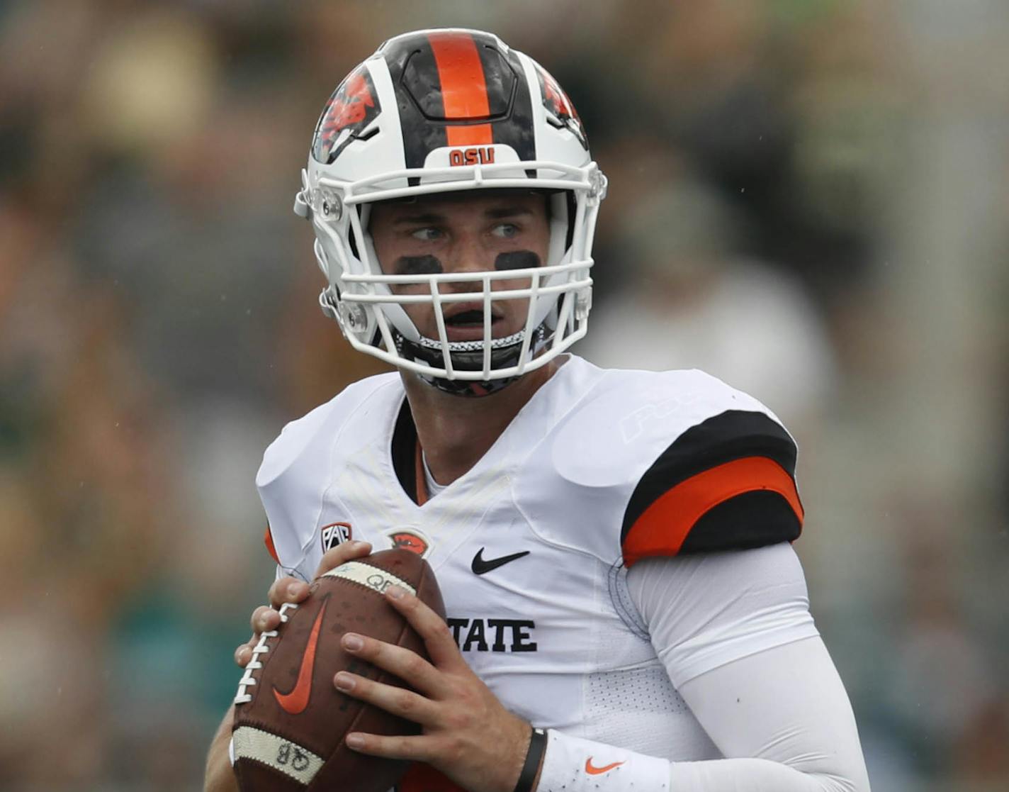 Oregon State Beavers quarterback Jake Luton (6) in the first half of an NCAA college football game Saturday, Aug. 26, 2017, in Fort Collins, Colo. (AP Photo/David Zalubowski) ORG XMIT: OTKDZ191