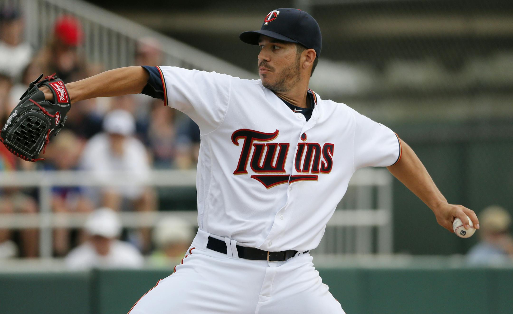 Minnesota Twins starting pitcher Tommy Milone works against the Boston Red Sox in the first inning of a spring training baseball game, Tuesday, March 29, 2016, in Fort Myers, Fla. (AP Photo/Tony Gutierrez)