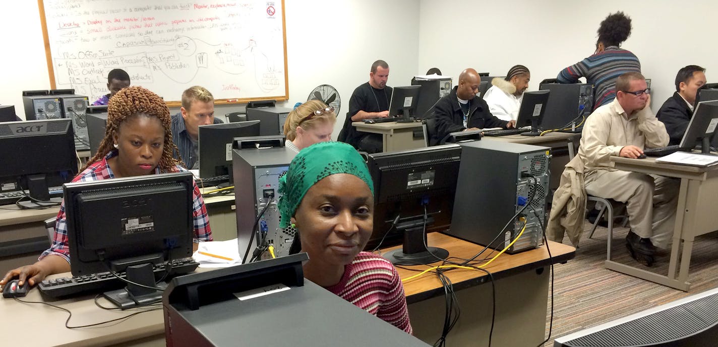 Students in a computer class at Twin Cities Rise in north Minneapolis ORG XMIT: MIN1511031703200030