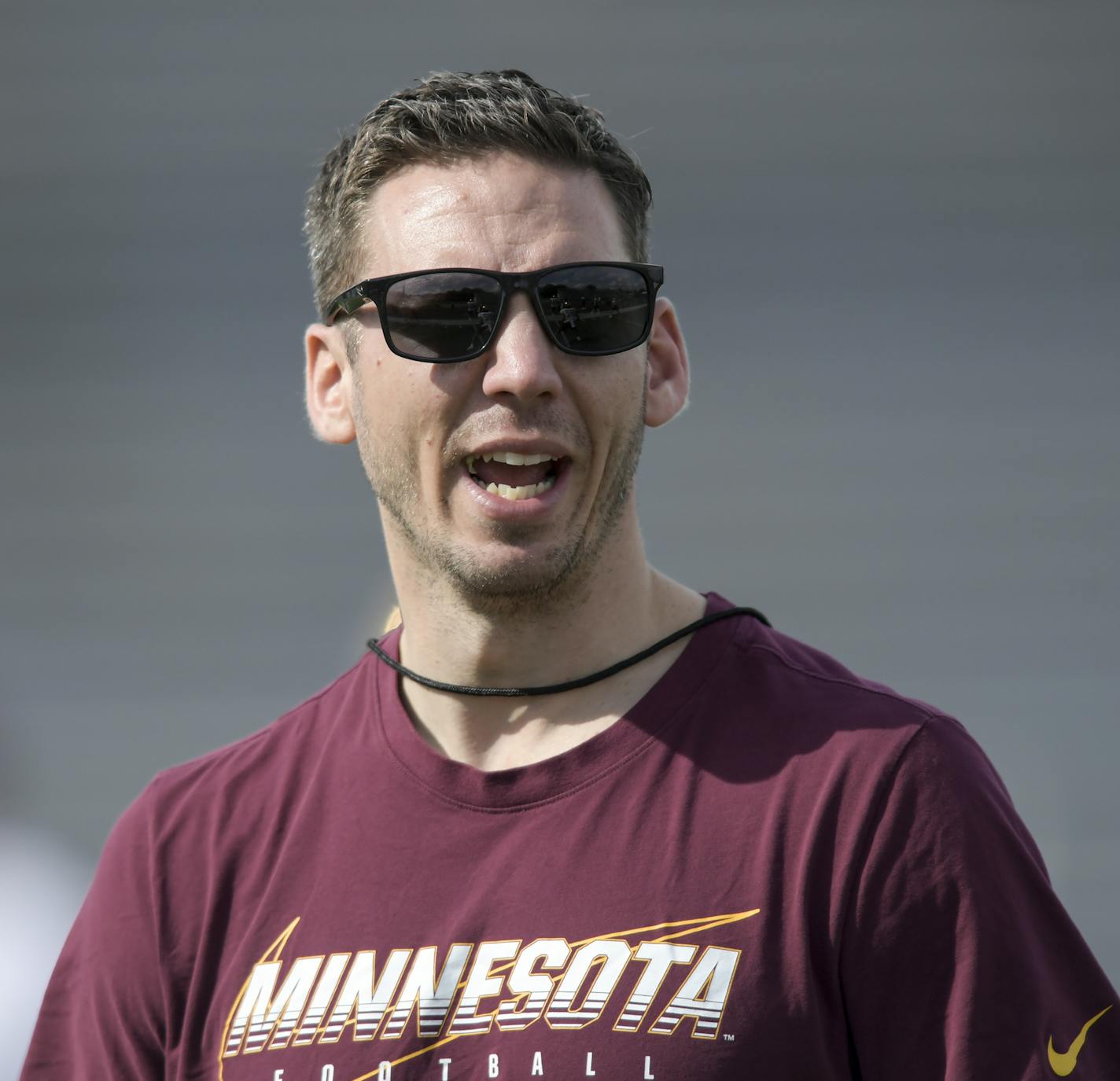 Gophers interim offensive coordinator Matt Simon during practice Sunday.