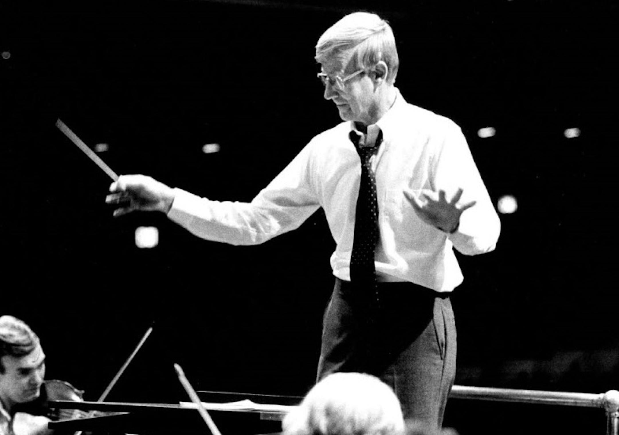 Lou Holtz conducted the Minnesota Orchestra after taking the Gophers football coaching job in the 1980s.