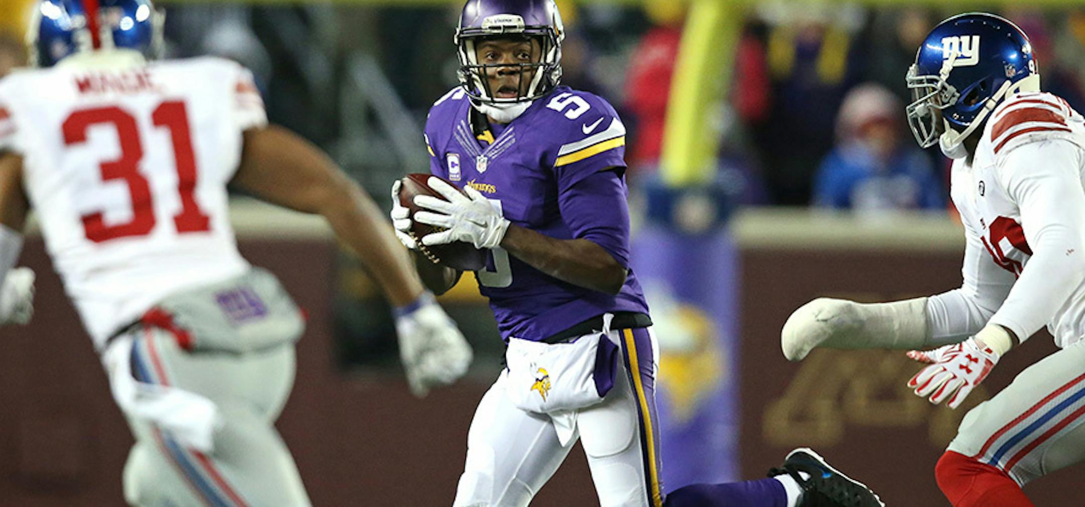 Minnesota Vikings quarterback Teddy Bridgewater (5) looks down field as he completed a pass to receiver Jarius Wright (17) in the first quarter Sunday December 27, 2015 in Minneapolis, MN.