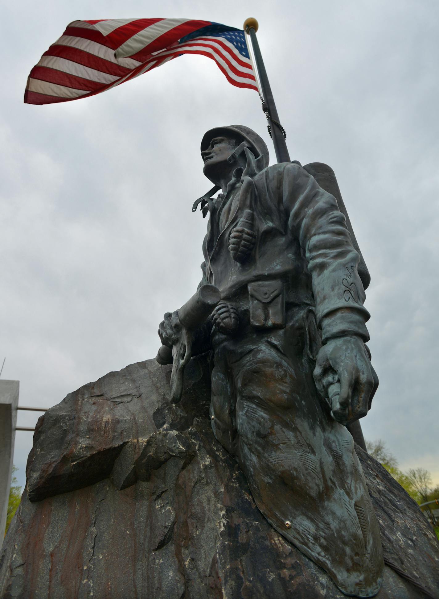 After five years of work, Richfield will dedicate its Honoring All Veterans Memorial on Memorial Day . About 2,000 people are expected to attend the dedication of the nearly-$700,000 monument, which has at its center a bronze bust of longtime Richfield resident Chuck Lindberg, who raised both American flags on Iwo Jima in 1945.] Richard.Sennott@startribune.com Richard Sennott/Star Tribune. , Richfield Minn. Wednesday 5/15/13) ** (cq)