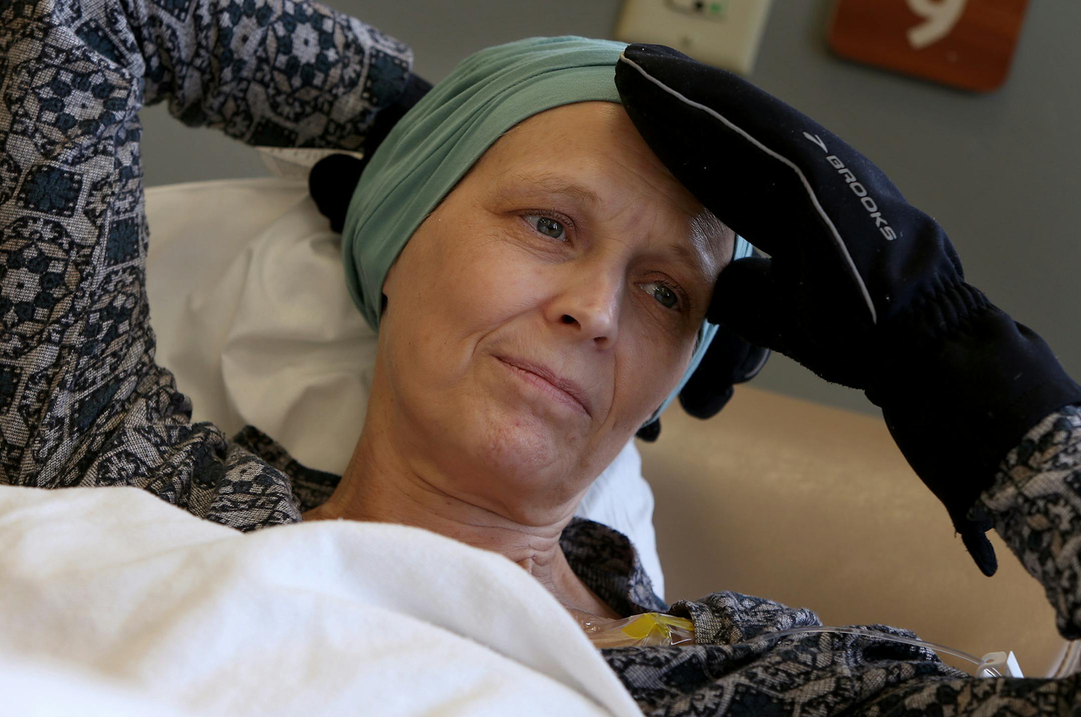 Wearing her running mittens, Elinor Scott talked with her sisters and mother while receiving treatment at Minnesota Oncology, Wednesday, April 2, 2014 in Edina, MN. ] (ELIZABETH FLORES/STAR TRIBUNE) ELIZABETH FLORES • eflores@startribune.com
