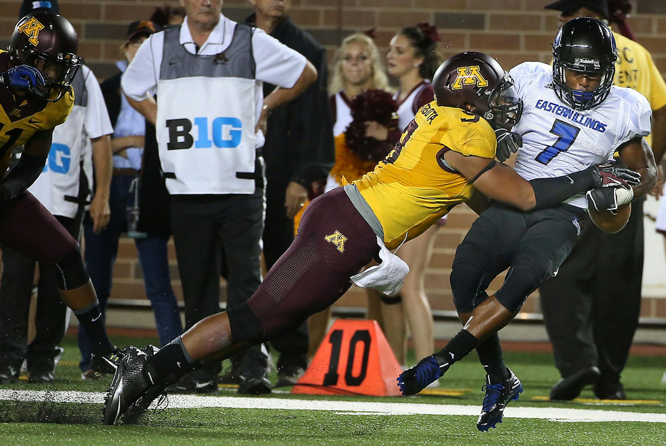 Gophers defensive end Alex Keith had a sack, forced fumble and two fumble recoveries but later injured his left knee.