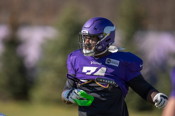 Vikings offensive lineman Oli Udoh practiced Wednesday, four days after being arrested in Miami.