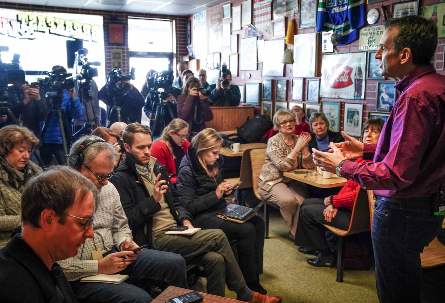 Former Gov. Tim Pawlenty greeted supporters during his first public appearance after entering the race to seek a historic third term. He answered questions from the press at Hovies Grill in Eagan. ] GLEN STUBBE &#xef; glen.stubbe@startribune.com Friday, April 6, 2018