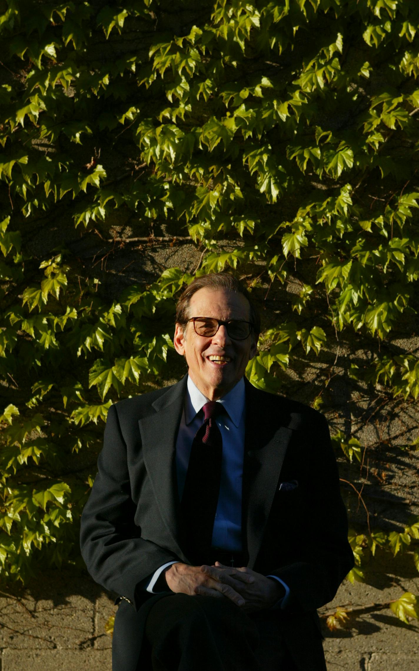 GENERAL INFORMATION: MINNEAPOLIS - 5/20/02 - Robert Caro, has just published volume three of his projected four volume biography of Lyndon Johnson, "Master of the Senate, The Years of Lyndon Johnson."
IN THIS PHOTO: Robert Caro, in an alley behind Ruminator Books in Minneapolis, moments before giving a reading there Monday evening.