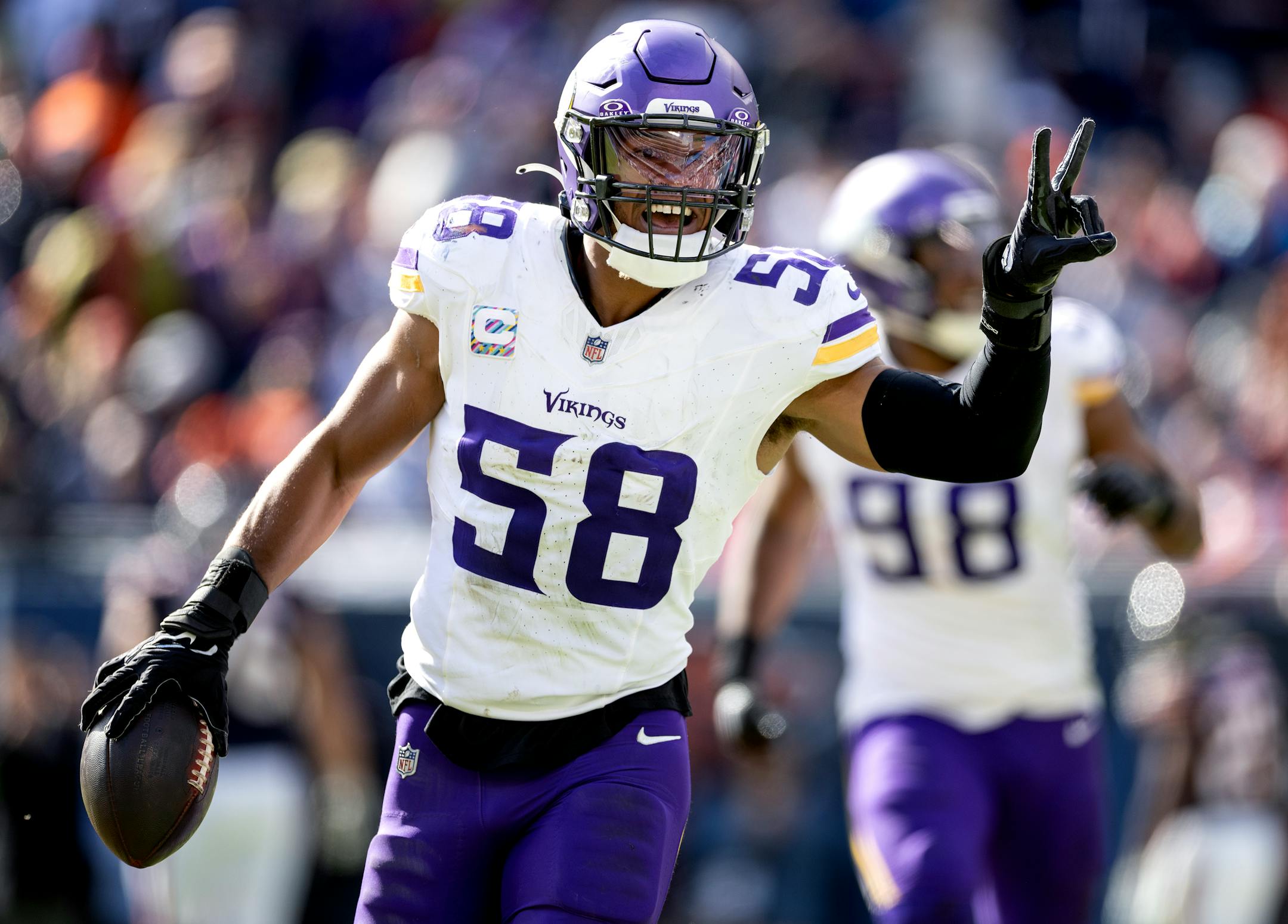 Minnesota Vikings linebacker Jordan Hicks (58) celebrates a fumble recovery in the third quarter.