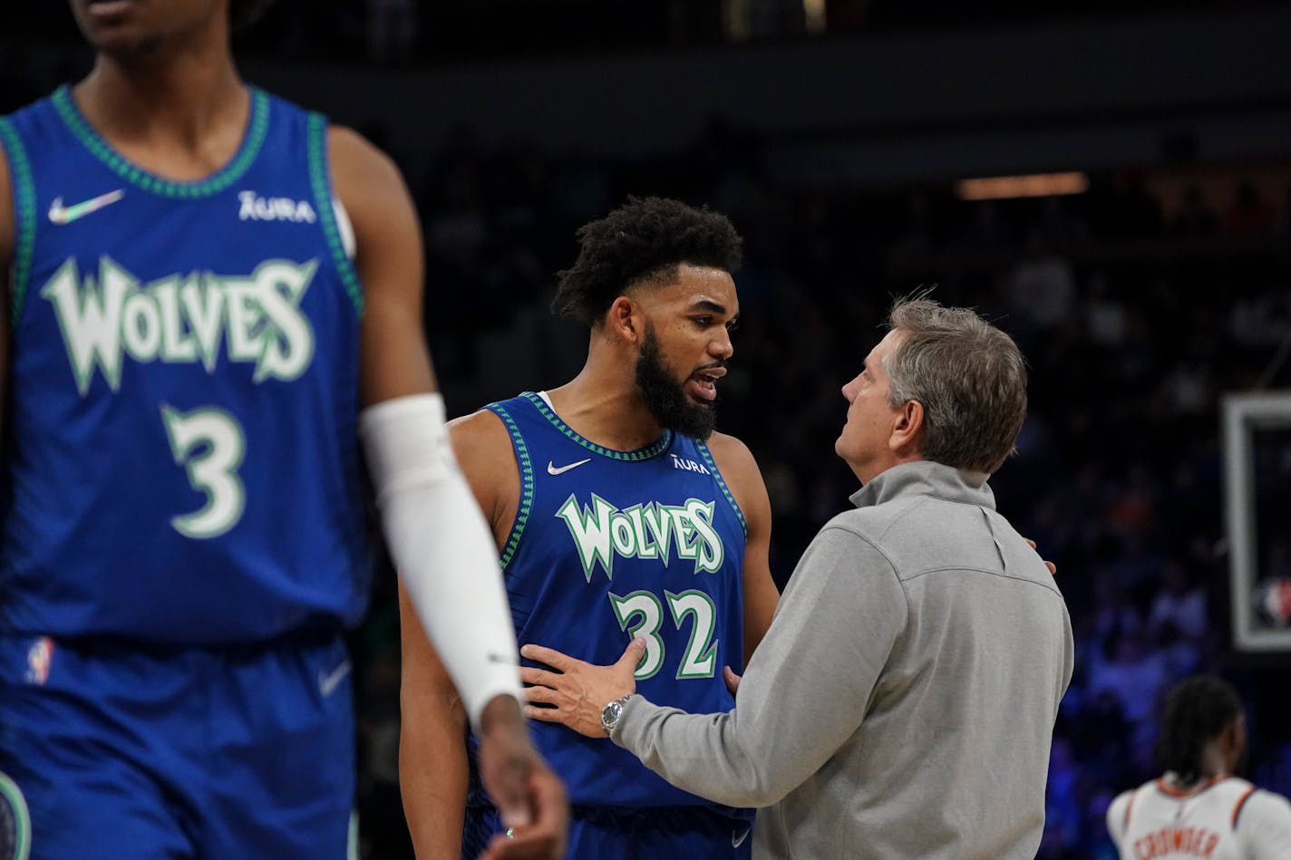 Minnesota Timberwolves center Karl-Anthony Towns (32) takes with Minnesota Timberwolves head coach Chris Finch in the fourth quarter as Minnesota starts to trail Phoenix. The Minnesota Timberwolves hosted the Phoenix Suns at the Target Center on Monday, Nov. 15, 2021, in Minneapolis, Minn. ] RENEE JONES SCHNEIDER • renee.jones@startribune.com