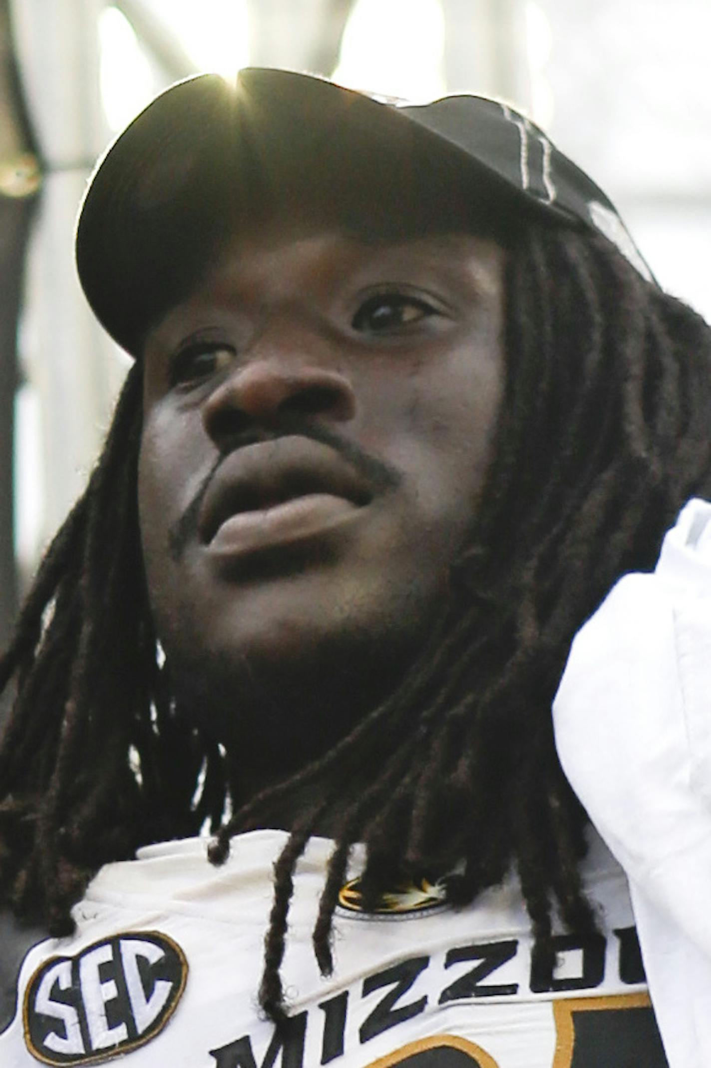 Missouri head coach Gary Pinkel, left, applauds as defensive lineman Markus Golden (33) holds up his trophy after being named the MVP of the Citrus Bowl NCAA college football game in Orlando, Fla., Thursday, Jan. 1, 2015. Missouri defeated Minnesota 33-17. (AP Photo/John Raoux)