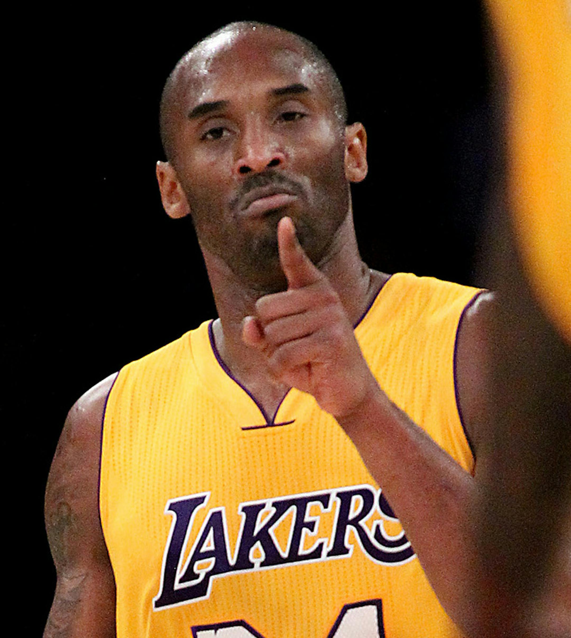 The Los Angeles Lakers' Kobe Bryant (24) gestures to teammate Jeremy Lin, left, after getting an assist from Lin against the Memphis Grizzlies in the second quarter at Staples Center in Los Angeles on Wednesday, Nov. 26, 2014. (Luis Sinco/Los Angeles Times/TNS)