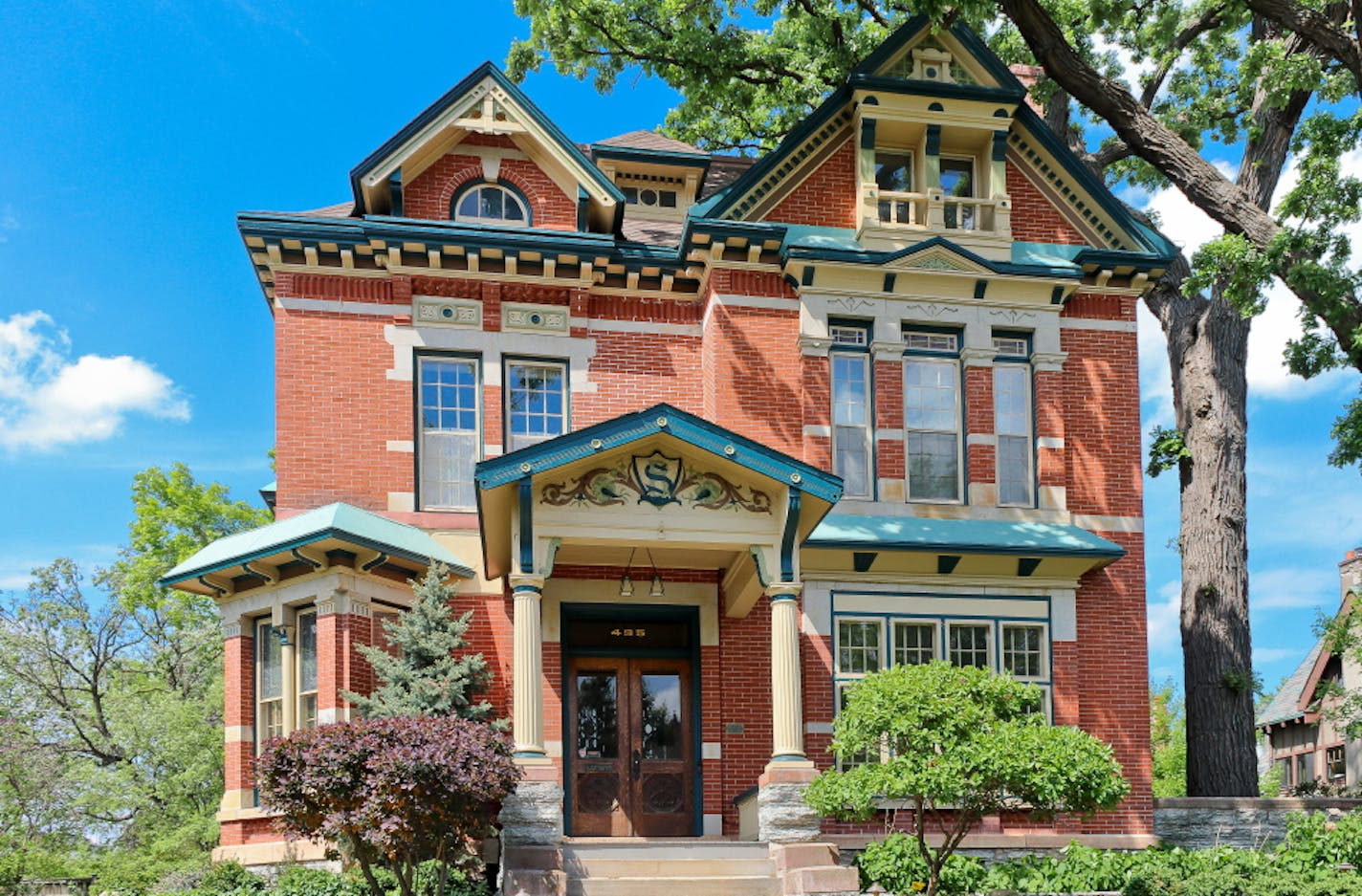 495 Summit: Queen Anne mansion, Summit Hill home tour