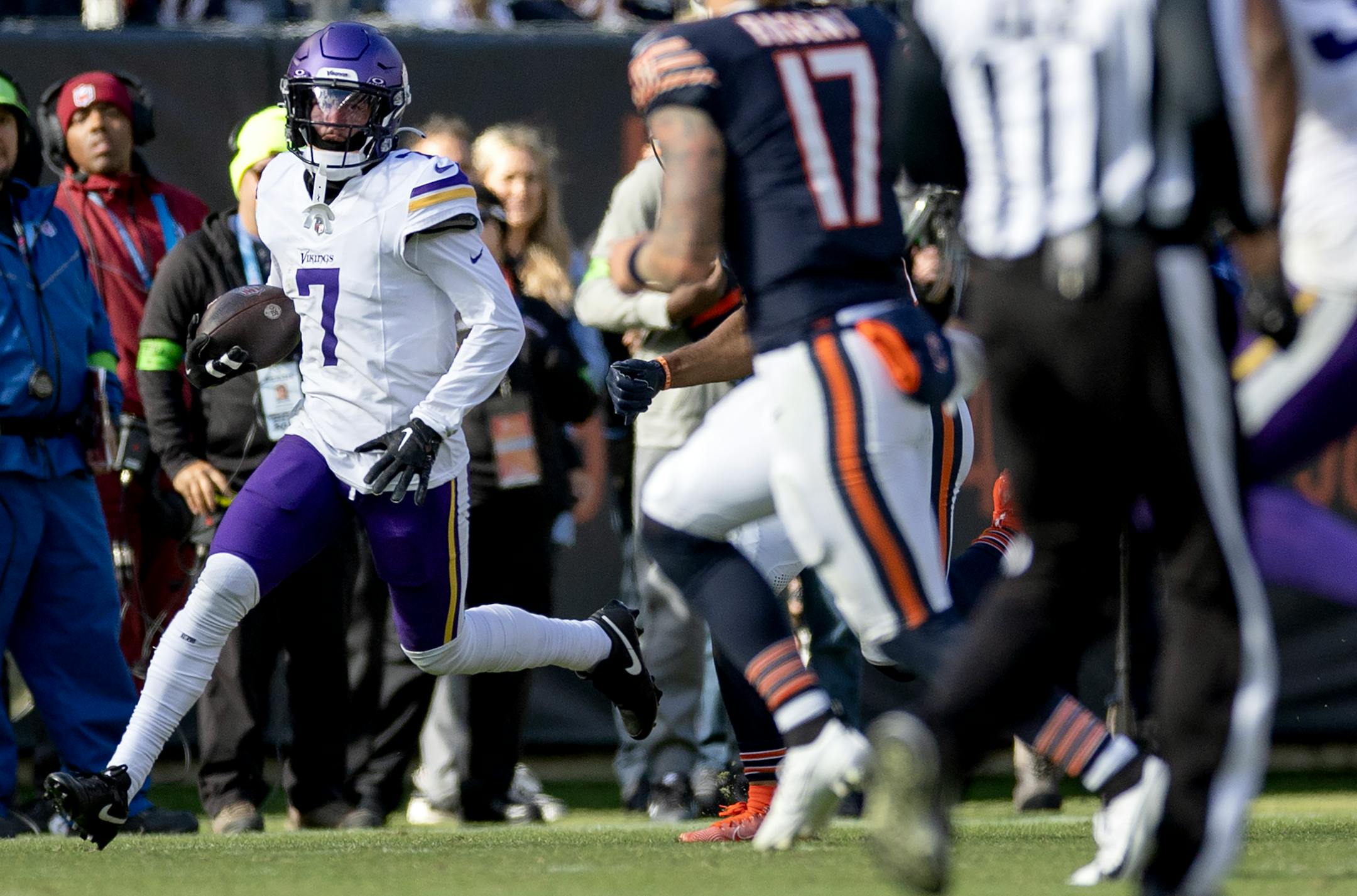 Byron Murphy Jr. (7) of the Minnesota Vikings intercepts a pass in the fourth quarter.