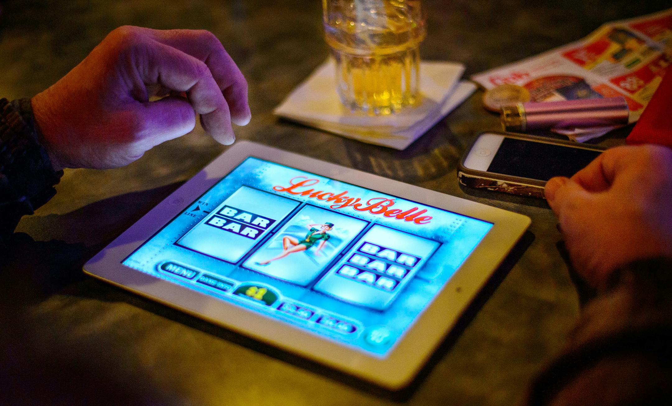 Marv Reynolds played an electronic pulltab game at CR's Sports Bar in Coon Rapids, Wednesday, February 5, 2014. He won, then lost $2.00. ] GLEN STUBBE * gstubbe@startribune.com ORG XMIT: MIN1402051835580081