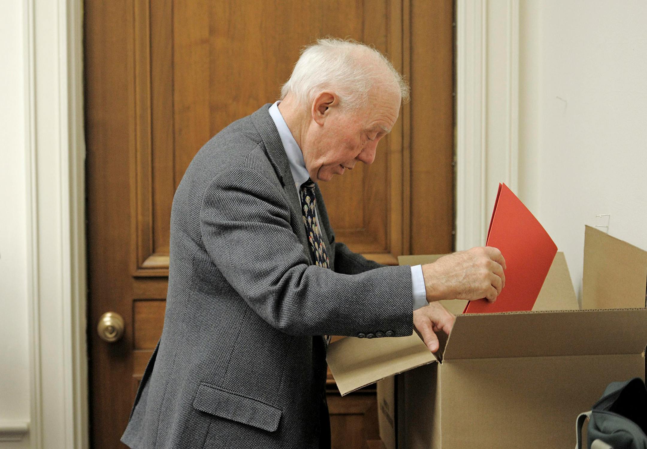 ** SPECIAL TO THE MINNEAPOLIS STAR TRIBUNE ** SA 232340 ** After serving 18-terms, Rep. Jim Oberstar, D-MN, packs up his Capitol Hill office in Washington, Monday, Nov. 29, 2010. Oberstar lost to Republican Chip Cravaack by approximately 4,000 votes. (AP Photo/Cliff Owen)